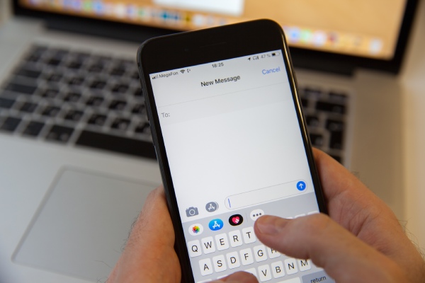 How to View Text Messages Sent and Received From Another Phone